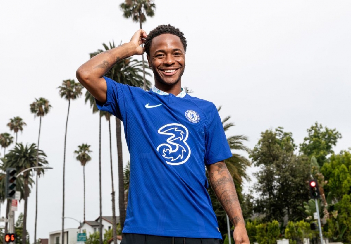 Chuyển nhượng 14/7: Sterling chính thức cập bến Chelsea