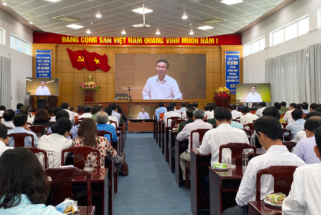 Sớm cụ thể hóa, tổ chức thực hiện có hiệu quả Nghị quyết Hội nghị Trung ương lần thứ 5