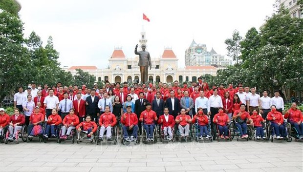 The Vietnamese sport team poses for a photo before departing for ASEAN Para Games 11 in Indonesia. (Photo: VNA)