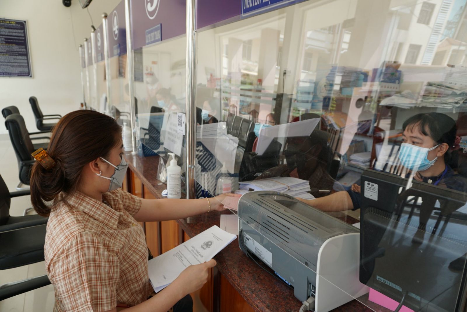 Văn phòng Đăng ký đất đai tập trung cải cách thủ tục hành chính, tiếp nhận và giải quyết tốt hơn các hồ sơ của người dân liên quan về đất đai