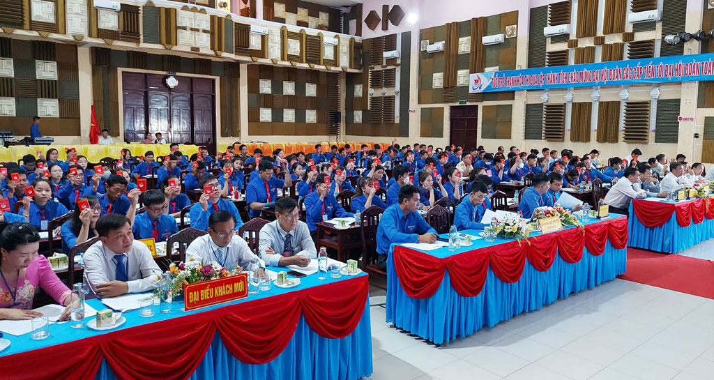Chị Nguyễn Châu Kim Ngân tái đắc cử chức danh Bí thư Huyện đoàn Thạnh Hóa