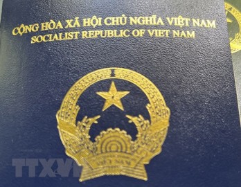 ĐSQ Việt Nam tại Séc giải quyết vấn đề liên quan mẫu hộ chiếu mới