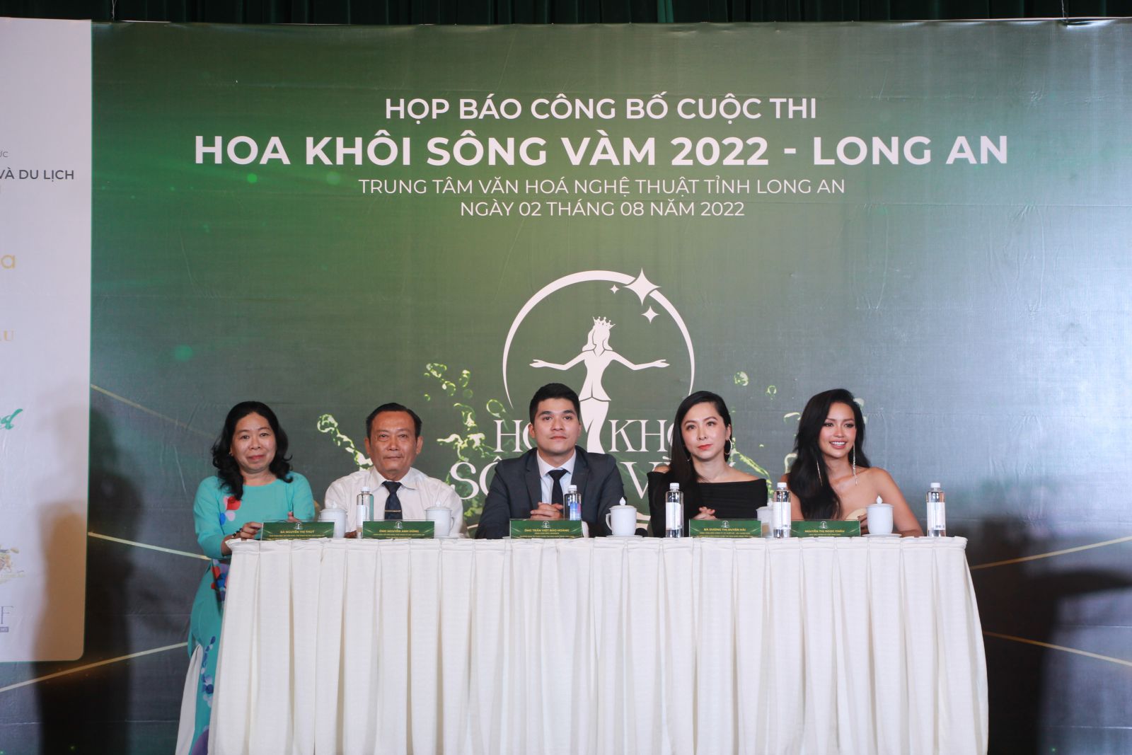 Miss Vam River contest 2022 launched Representatives of the Steering Committee, the Organizing Committee and the Jury of the Miss Vam River contest answer the interview at the press conference