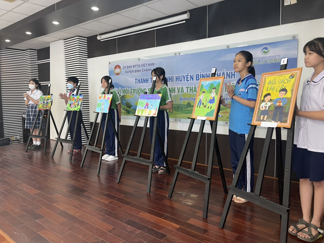 Chương trình ‘Ngày hội môi trường - trồng cây, vẽ tranh - thiết kế thời trang’ tại VWS