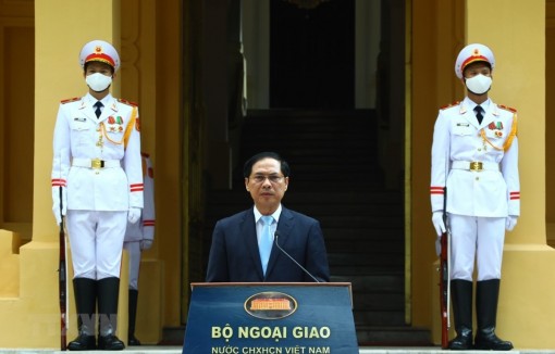Việt Nam - thành viên nòng cốt trong sự phát triển của ASEAN Việt Nam - thành viên nòng cốt trong sự phát triển của ASEAN