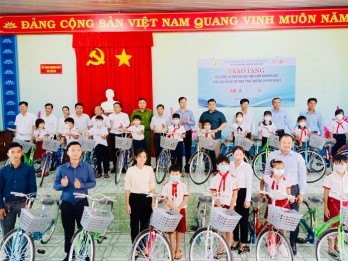 Đồng Nai: Hội Doanh nhân trẻ cùng Tập đoàn Bất động sản 939 và các đơn vị đồng hành trao tặng quà tới học sinh, hộ nghèo