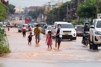 Flood wreaks havoc on central, southern Laos Flood wreaks havoc on central, southern Laos