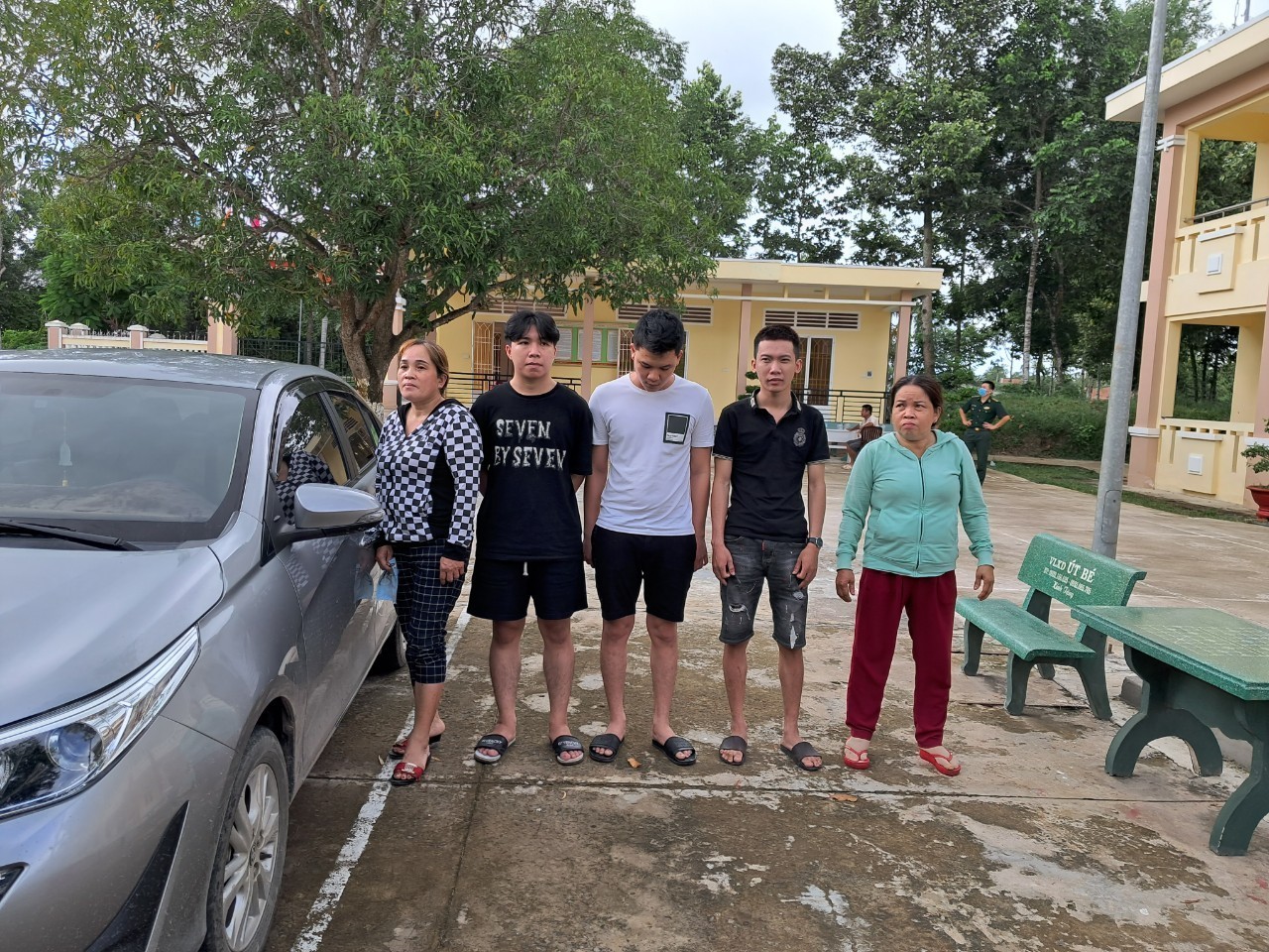Một nhóm người bị bắt khi đang tìm cách xuất cảnh trái phép sang Campuchia