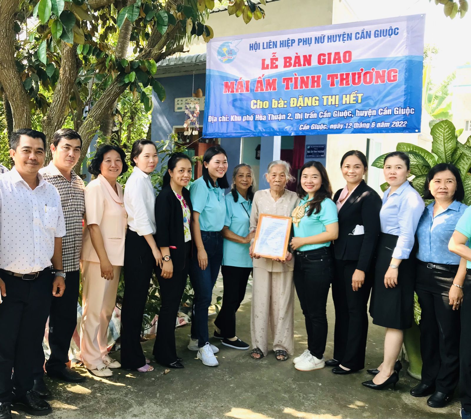 Chăm sóc, phụng dưỡng người cao tuổi Bà Đặng Thị Hết được trao tặng mái ấm tình thương