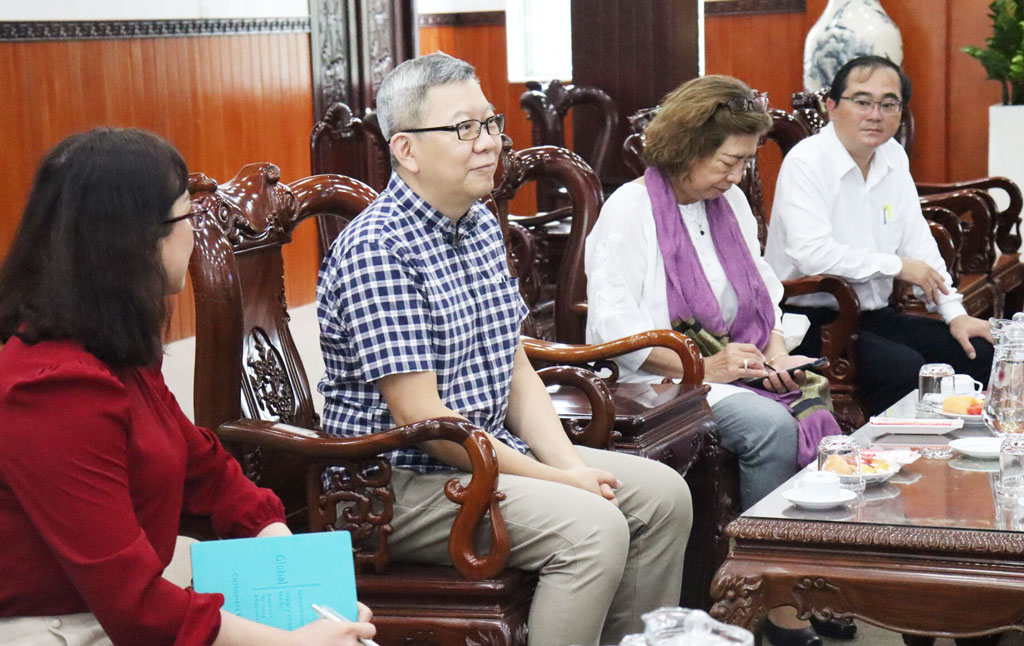 Chairman of the Provincial People's Committee - Nguyen Van Ut receives leaders of ChingLuh Group Deputy General Director of Ching Luh Group - Phor Hooi Khoon (2nd,L) invited Chairman of the Provincial People's Committee - Nguyen Van Ut and leaders of departments and branches to visit ChingLuh factory