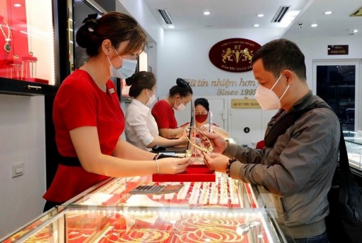 Giá vàng tiếp tục giảm, vàng SJC dao động quanh ngưỡng 67 triệu đồng/lượng Giá vàng tiếp tục giảm, vàng SJC dao động quanh ngưỡng 67 triệu đồng/lượng