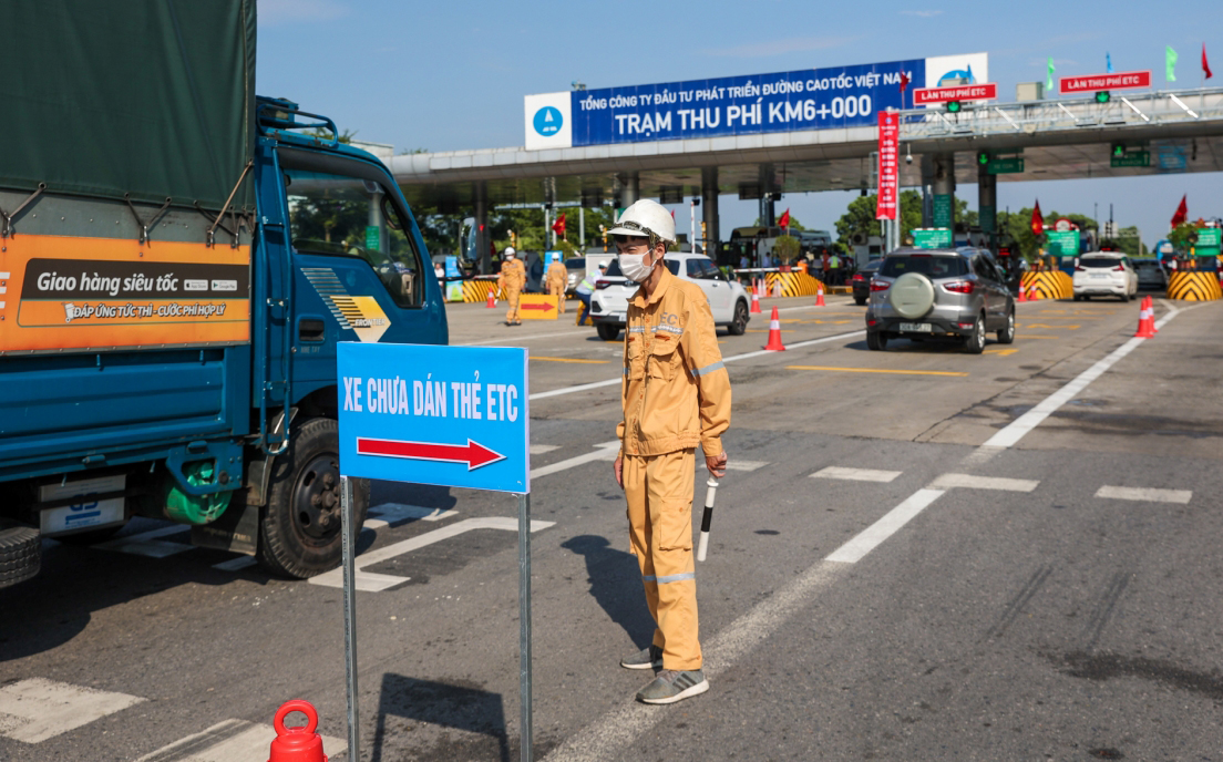 Tại sao lại bắt dán thẻ ETC mới cho đăng kiểm xe ô tô?