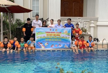 Dạy bơi miễn phí bảo vệ trẻ em khỏi tai nạn đuối nước