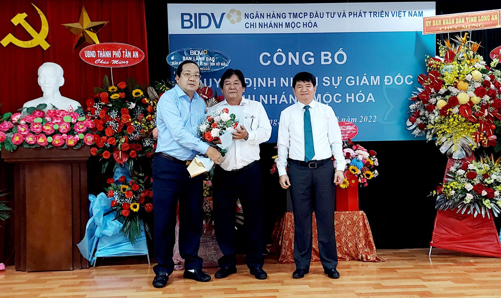 Ông Nguyễn Minh Sơn giữ chức vụ Giám đốc BIDV Chi nhánh Mộc Hóa