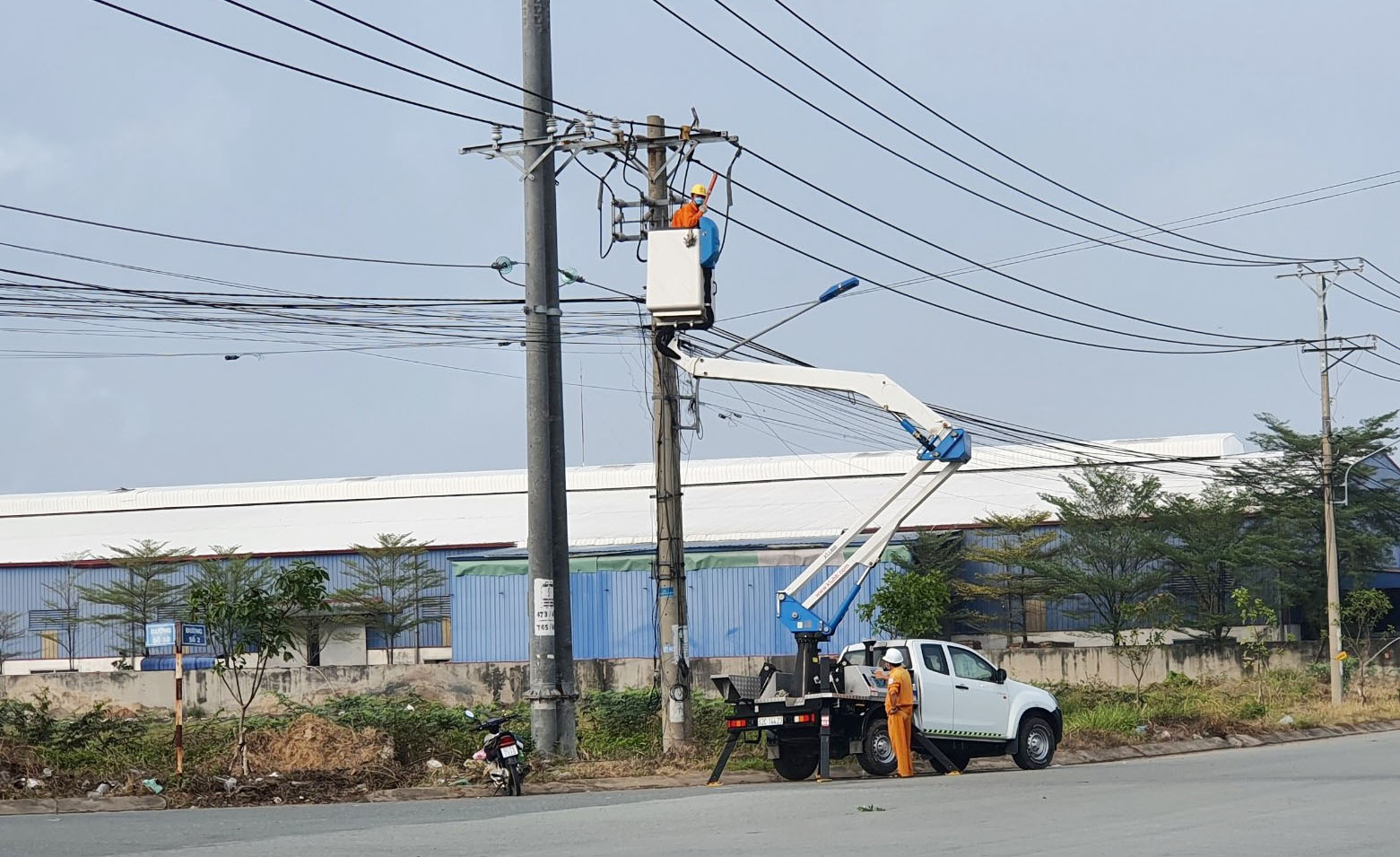 Đẩy mạnh tuyên truyền sử dụng điện tiết kiệm và an toàn