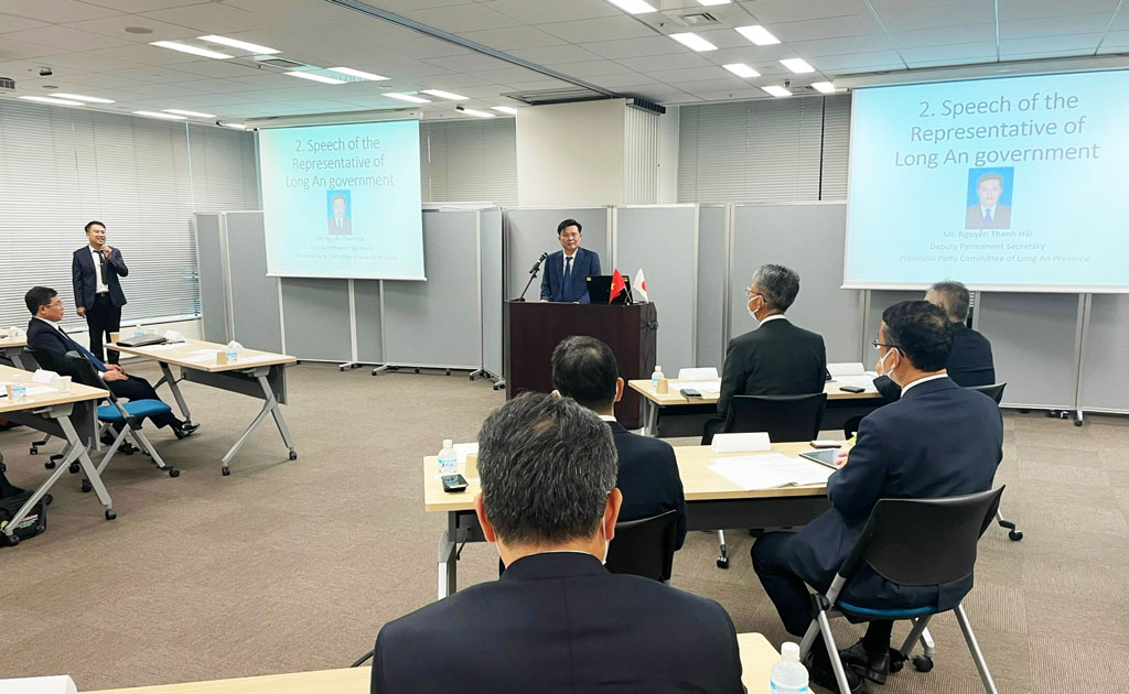 Standing Deputy Secretary of the Long An Provincial Party Committee - Nguyen Thanh Hai speaks at the meeting with leaders of Sumitomo Forestry Corporation