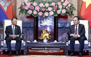 President hosts Cambodian top legislator