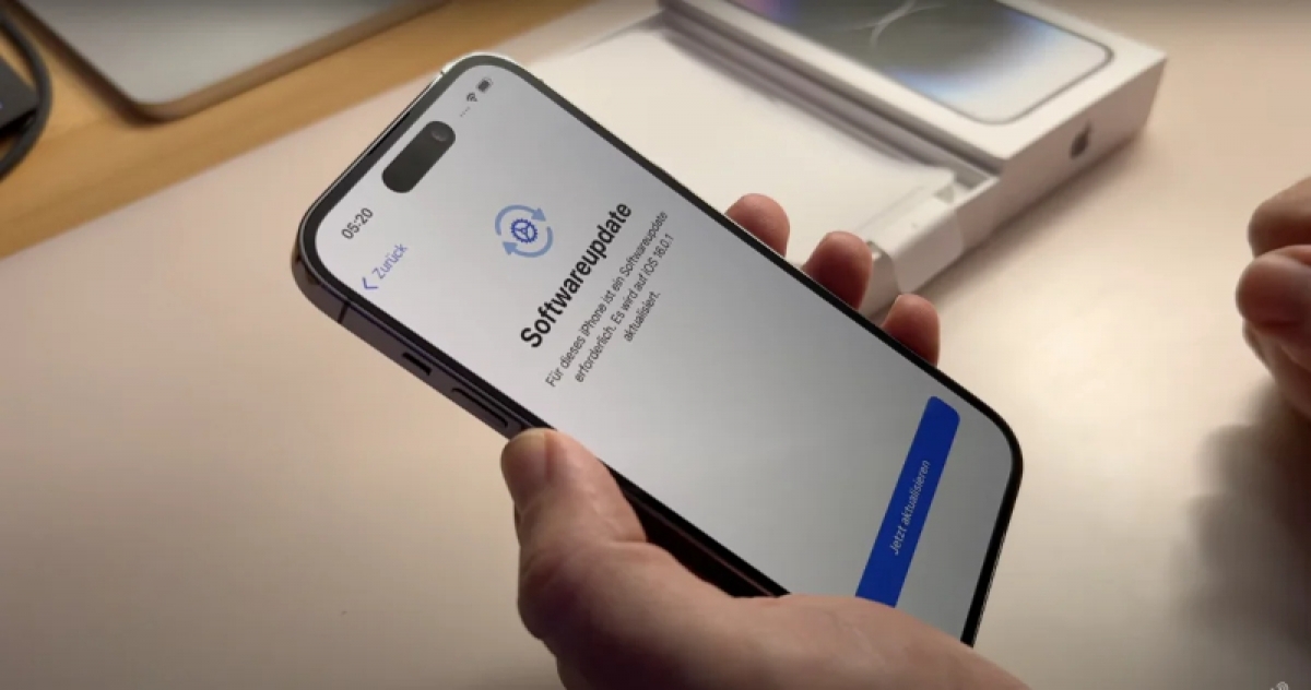 Một chiếc iPhone đời đầu chưa đập hộp được bán với giá hơn 4,5 tỷ đồng