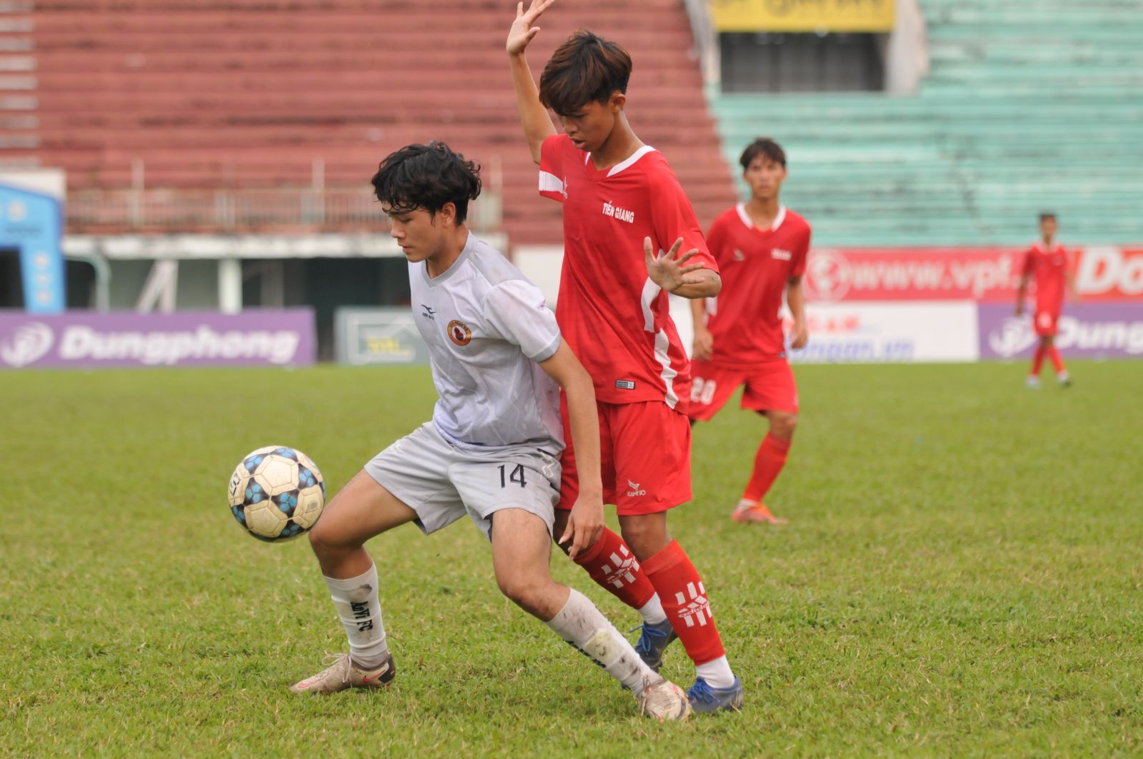 FC Phương Trâm chia điểm trước trẻ Tiền Giang trong trận cầu 4 bàn thắng
