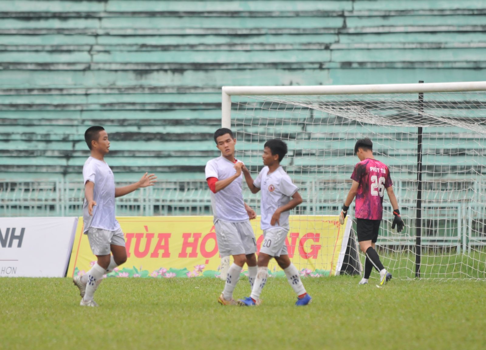 FC Phương Trâm chia điểm trước trẻ Tiền Giang trong trận cầu 4 bàn thắng
