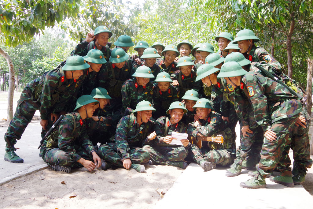 Chăm lo đời sống tinh thần cho bộ đội