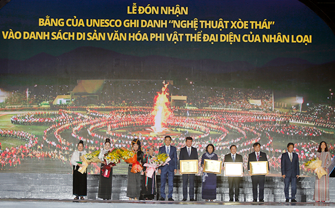 Đêm hội tụ sắc màu 'Tinh hoa miền di sản'