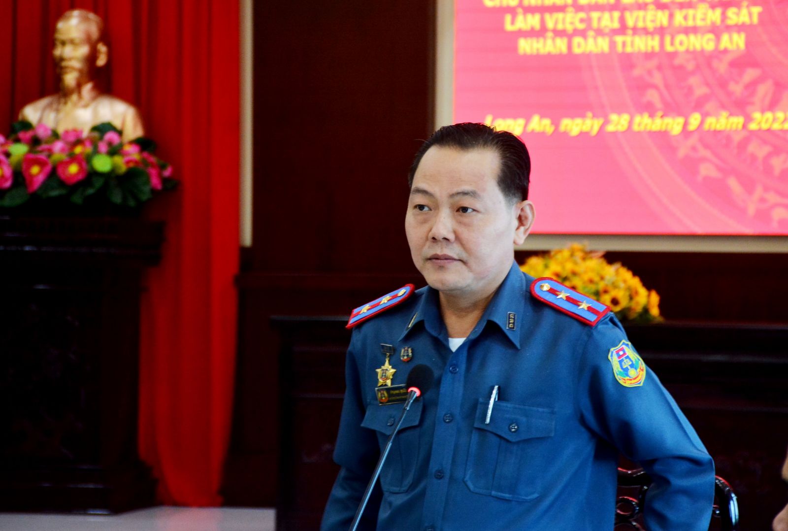 People's Procuracy of Lao People's Democratic Republic visits and works in Long An Deputy Director General of Organization and Personnel, People's Procuracy of Lao PDR - Khamnouthone Sounvileoth thanks the People's Procuracy of Long An province for sharing experiences and creating conditions for the delegation to learn about practical experience