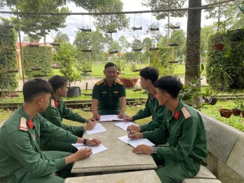 Cán bộ, đảng viên dìu dắt quần chúng và cấp dưới