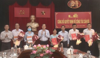 Thị xã Kiến Tường công bố các quyết định về công tác cán bộ Thị xã Kiến Tường công bố các quyết định về công tác cán bộ