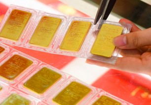 Giá vàng trong nước tăng nhanh, cách xa giá thế giới 18,31 triệu đồng/lượng