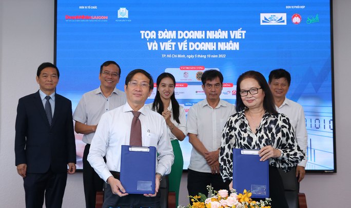 Sách hay viết về doanh nhân còn ít