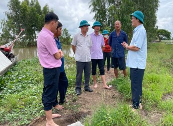 Bí thư Huyện ủy Tân Hưng kiểm tra tình hình chống lũ bảo vệ lúa Đông Xuân 2022 - 2023 Bí thư Huyện ủy Tân Hưng kiểm tra tình hình chống lũ bảo vệ lúa Đông Xuân 2022 - 2023