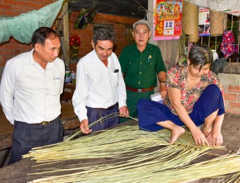 Thoát nghèo nhờ mô hình 10+1, 5+1 Thoát nghèo nhờ mô hình 10+1, 5+1