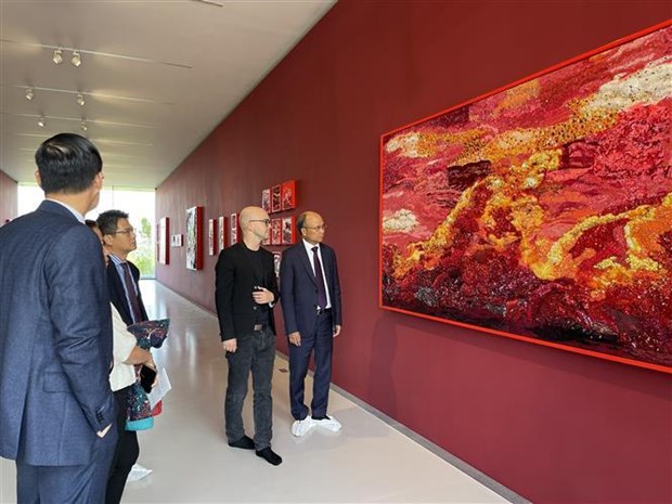 Vietnamese Ambassador to France meets Vietnamese community in Marseille