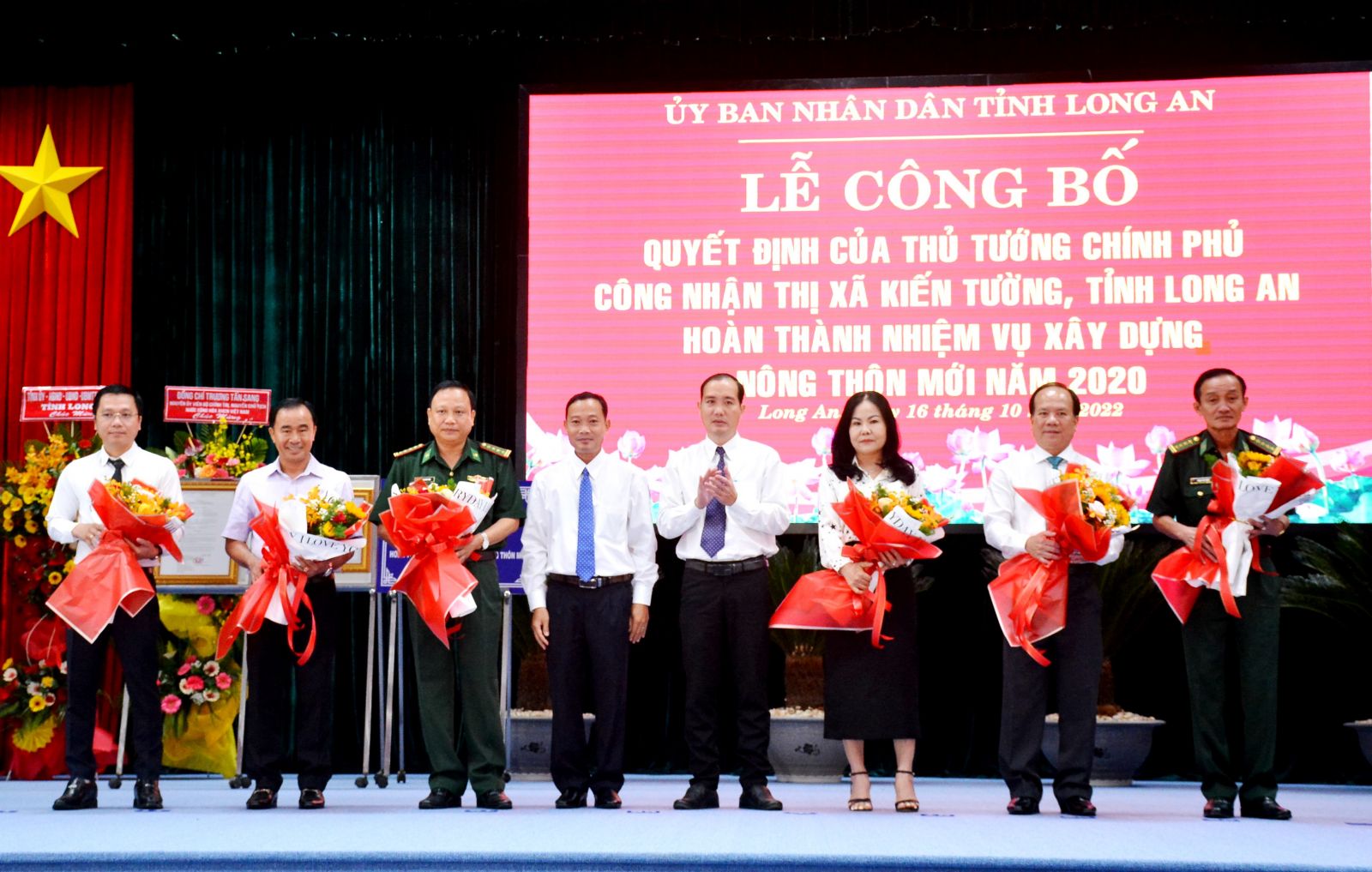 The Prime Minister recognized Kien Tuong town to complete the task of building a new-style rural area