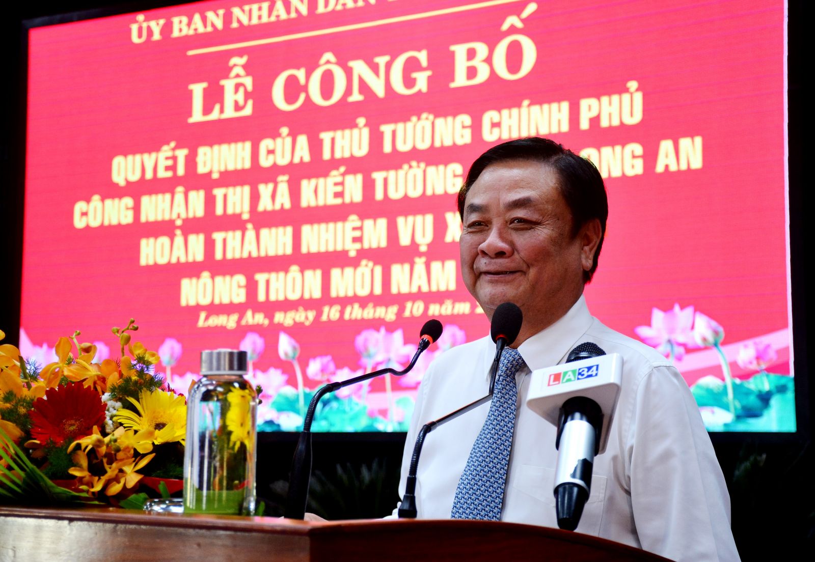 The Prime Minister recognized Kien Tuong town to complete the task of building a new-style rural area