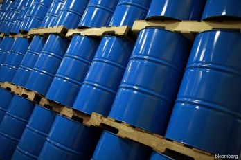 Malaysia to cut daily oil output from November