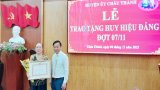 Châu Thành trao Huy hiệu Đảng cho 9 đảng viên đợt 7/11/2022