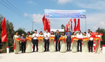 Nguyên Chủ tịch nước - Trương Tấn Sang dự lễ khánh thành cầu nông thôn tại thị xã Kiến Tường