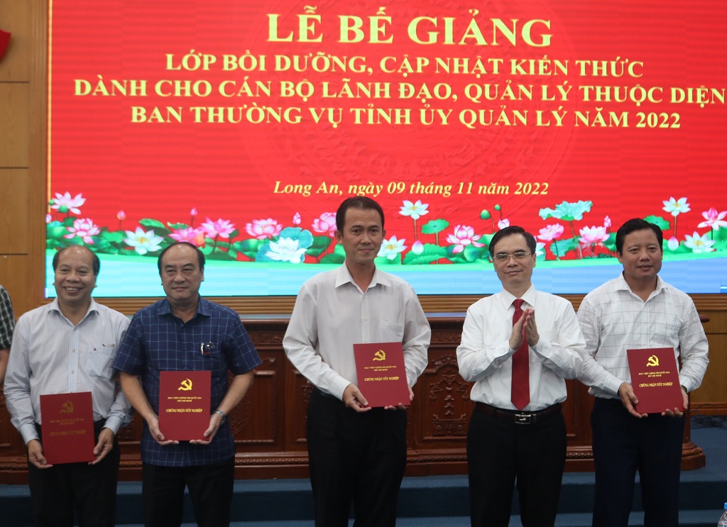 133 học viên hoàn thành Lớp bồi dưỡng, cập nhật kiến thức dành cho cán bộ lãnh đạo, quản lý