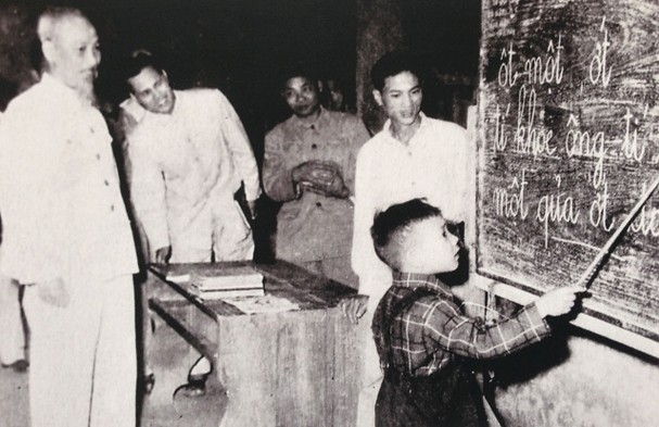 Giữ gìn và phát huy truyền thống, đạo lý 'Tôn sư trọng đạo' của dân tộc Việt Nam trong thời kỳ mới
