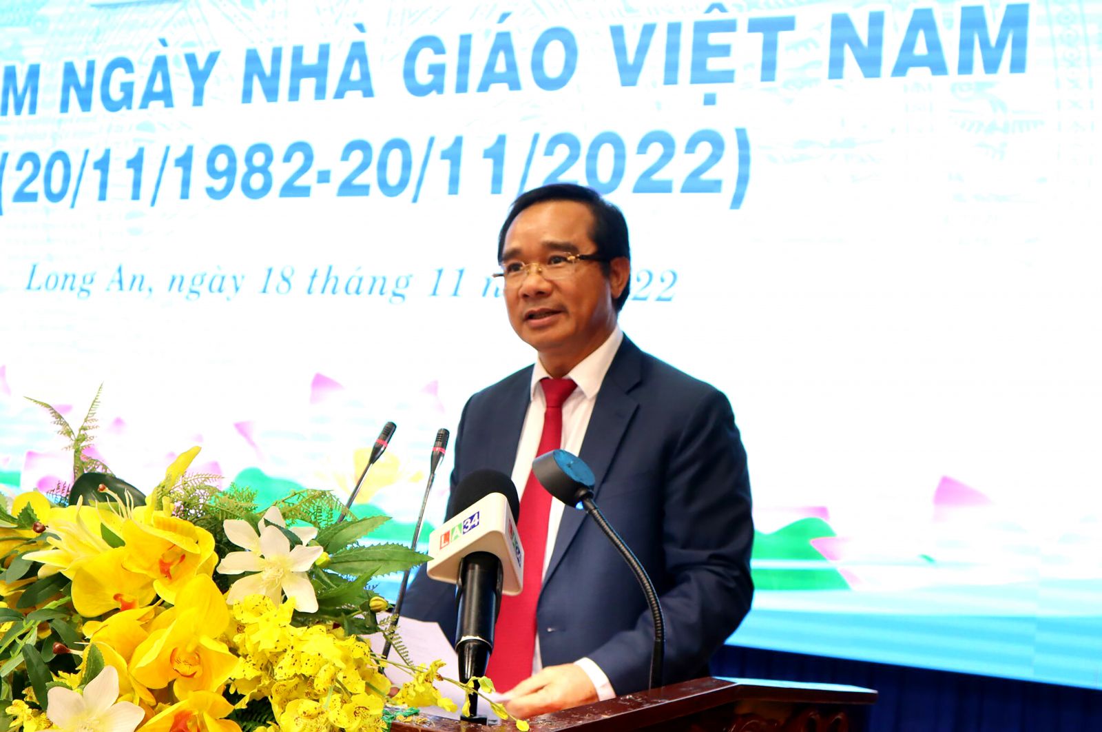Xây dựng đội ngũ nhà giáo đáp ứng yêu cầu đổi mới giáo dục