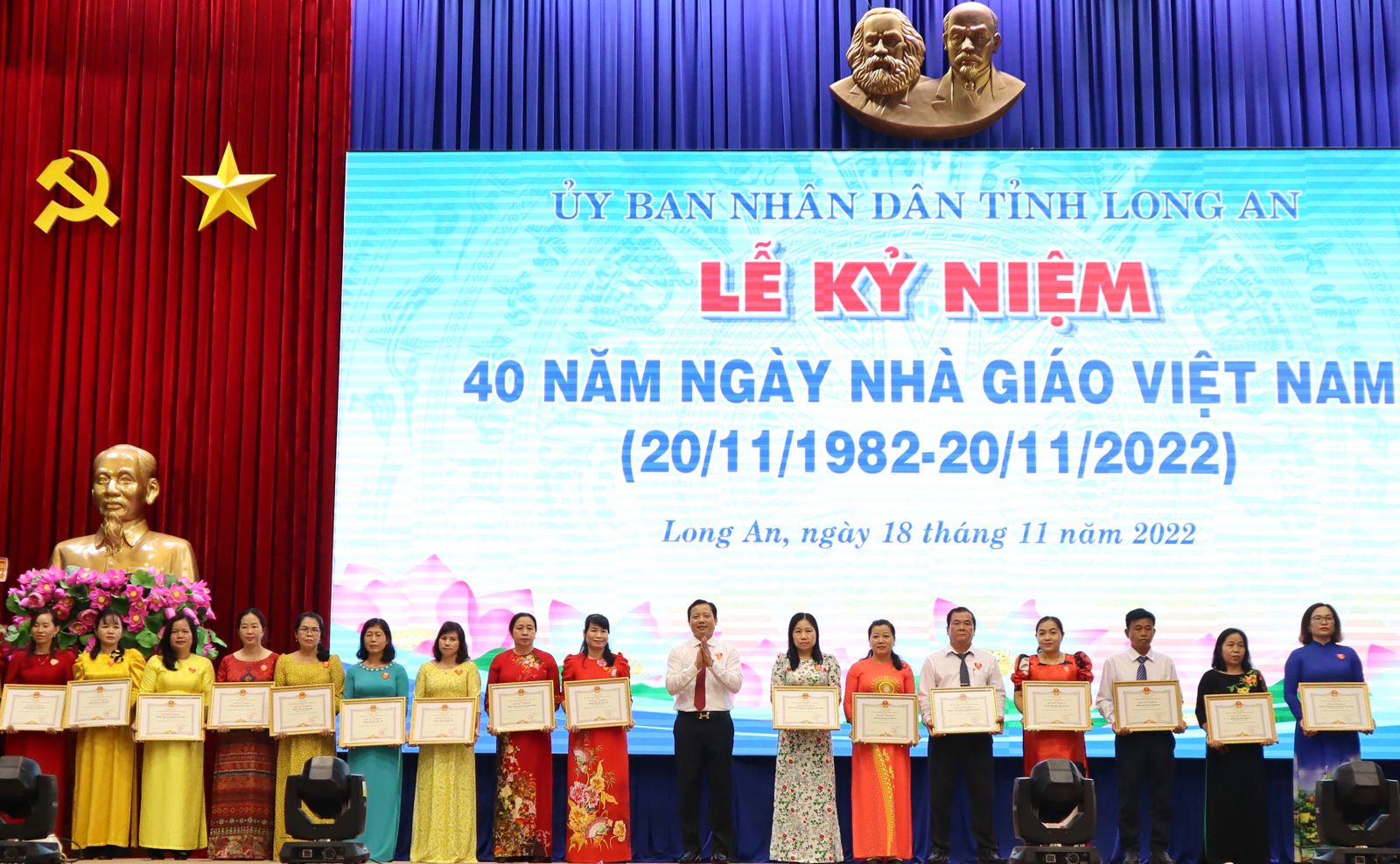 Xây dựng đội ngũ nhà giáo đáp ứng yêu cầu đổi mới giáo dục