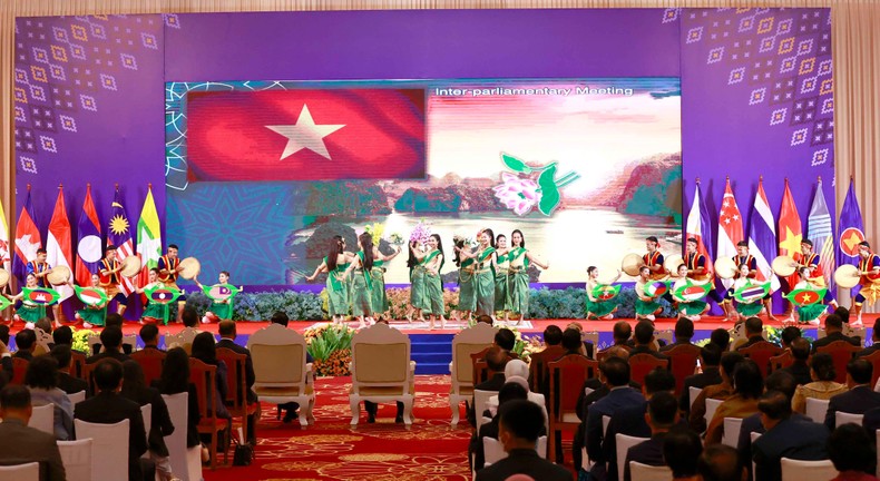 Tình cảm thân thiết, chân thành trên đất nước Chùa tháp