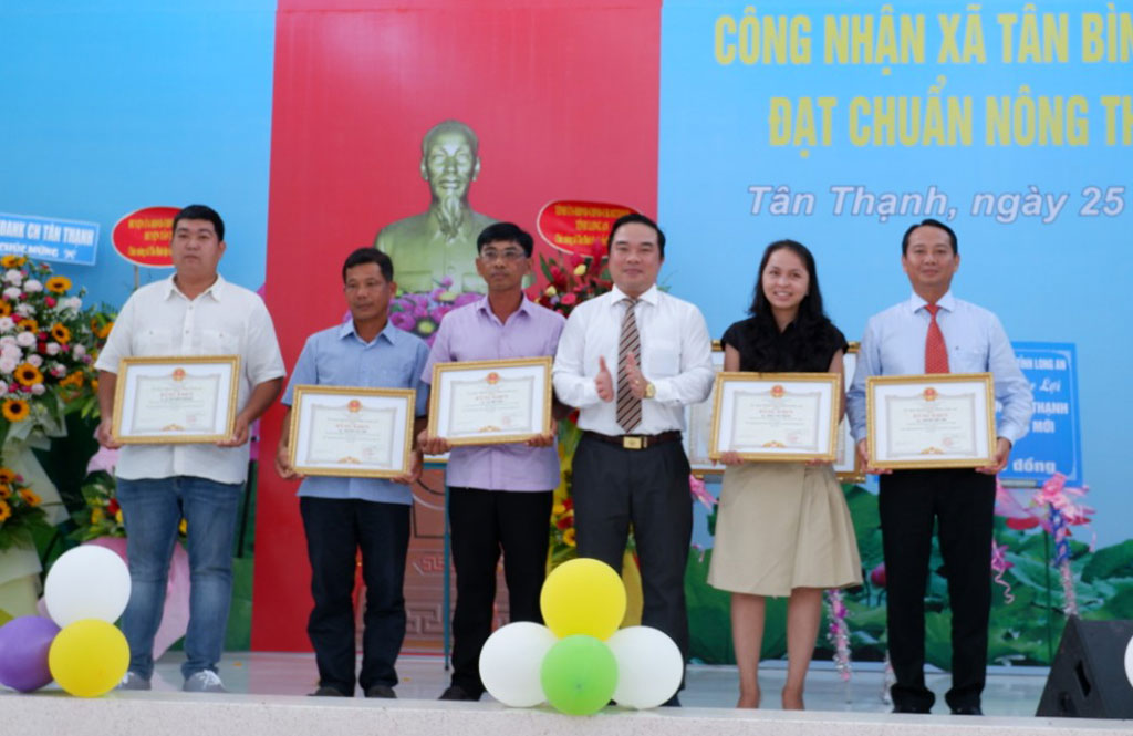 Tân Thạnh: 11/12 xã đạt chuẩn nông thôn mới