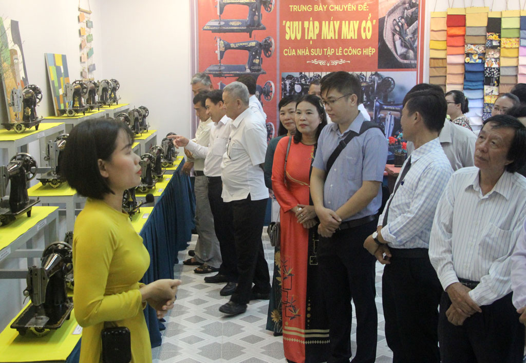 Trưng bày máy may cổ, một không gian đầy hoài niệm