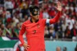 Vì sao một số cầu thủ đeo mặt nạ thi đấu tại World Cup 2022?