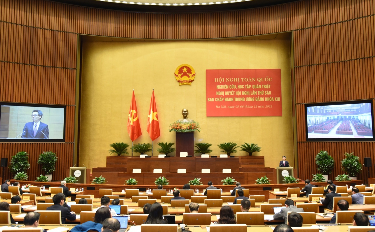 Phó Thủ tướng: "Có nhất thiết phải đi xe sang nhưng sống quá nhanh và tàn phá tất cả"