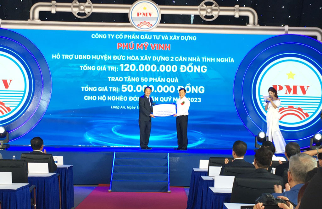Inauguration of water plant in Duc Hoa