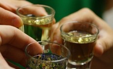 Cảnh báo ngộ độc rượu dịp cuối năm